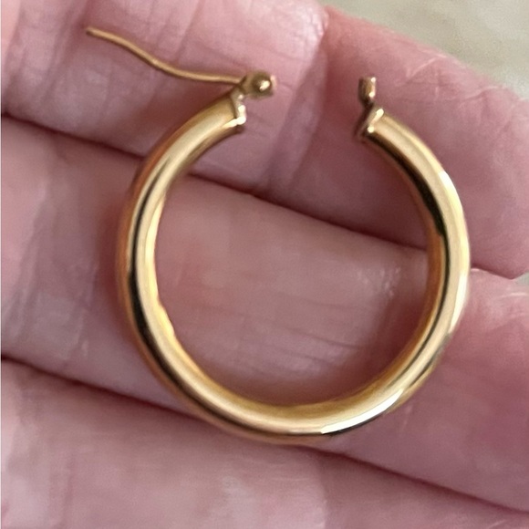 14K YELLOW GOLD HOOP EARRINGS! - Picture 4 of 8